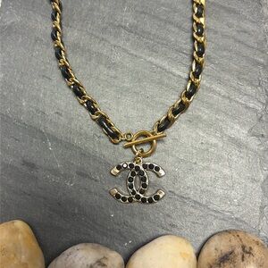 Elegant Gold and Black Chain Necklace